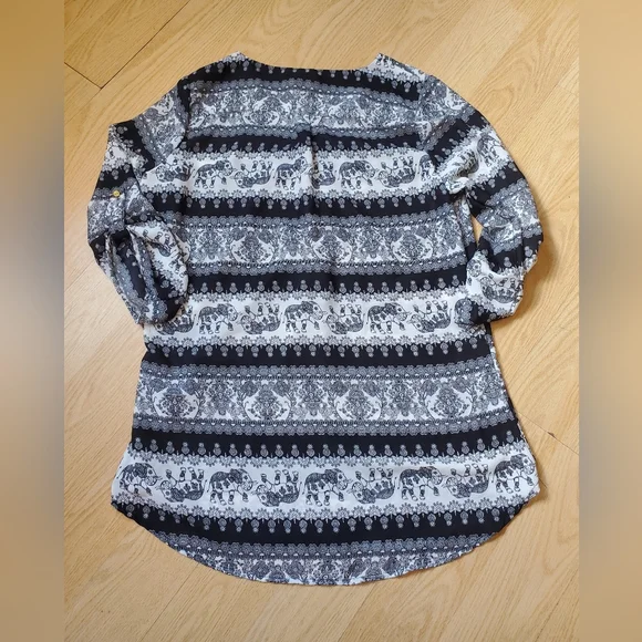 Rue21 Woman's Blouse Size L. - Picture 2 of 6